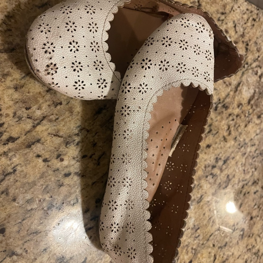 Elegant Cream Girls Flats